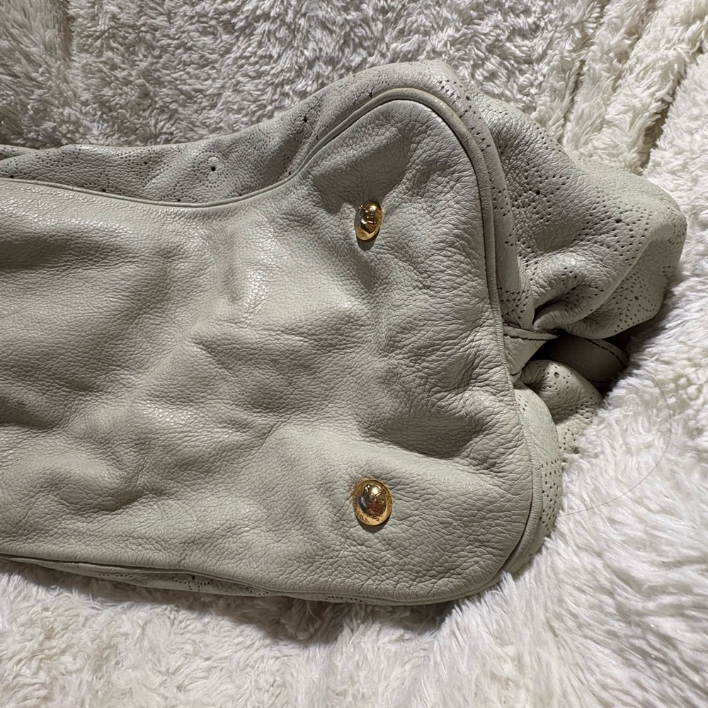Louis Vuitton Mahina hobo Creamy mint colored Shoulder Bag - Picture 16 of 16